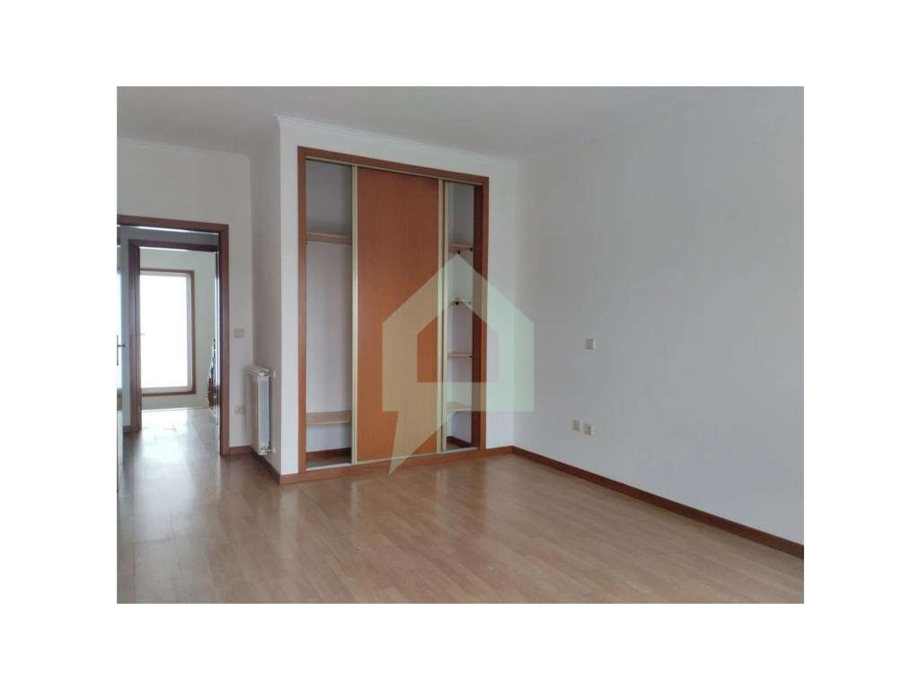 Moradia T4, excelentes áreas e ótima exposição solar - Abade de Nei... - Grande imagem: 5/60