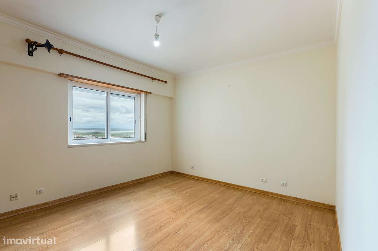 T3 com óptimas áreas e 1 Lugar de garagem, na II Fase Quinta da Piedad-22