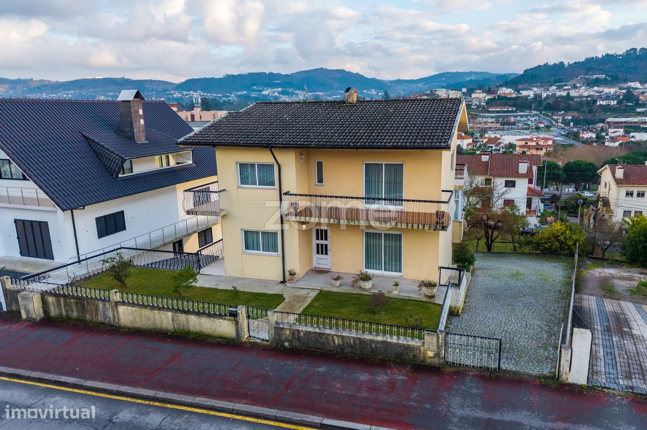 Moradia T6+1 no Centro Vizela - Grande imagem: 2/45