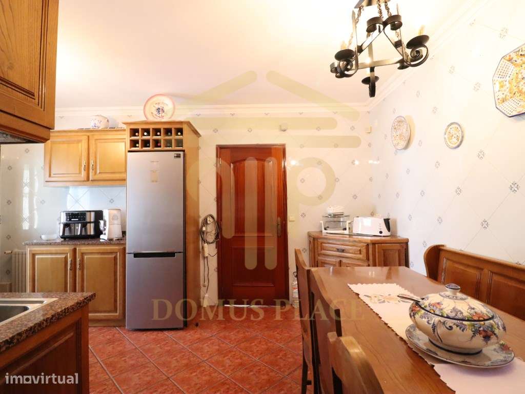 Moradia com Cave, Piscina e Terreno de 1878m² - Lavra
Vendida tota...-37