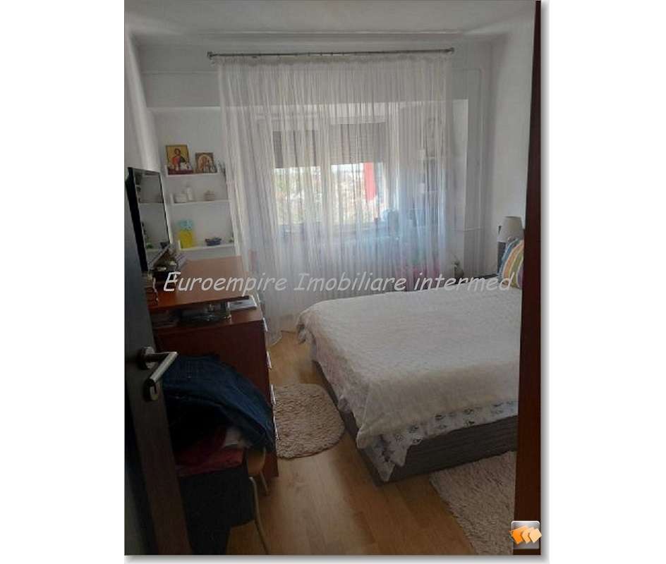 Apartament 3 camere decomandate zona Trocadero-5