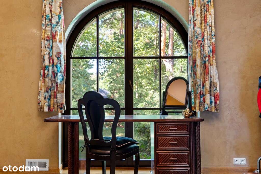 Dom/rezydencja/Dąbrowa Leśna-14