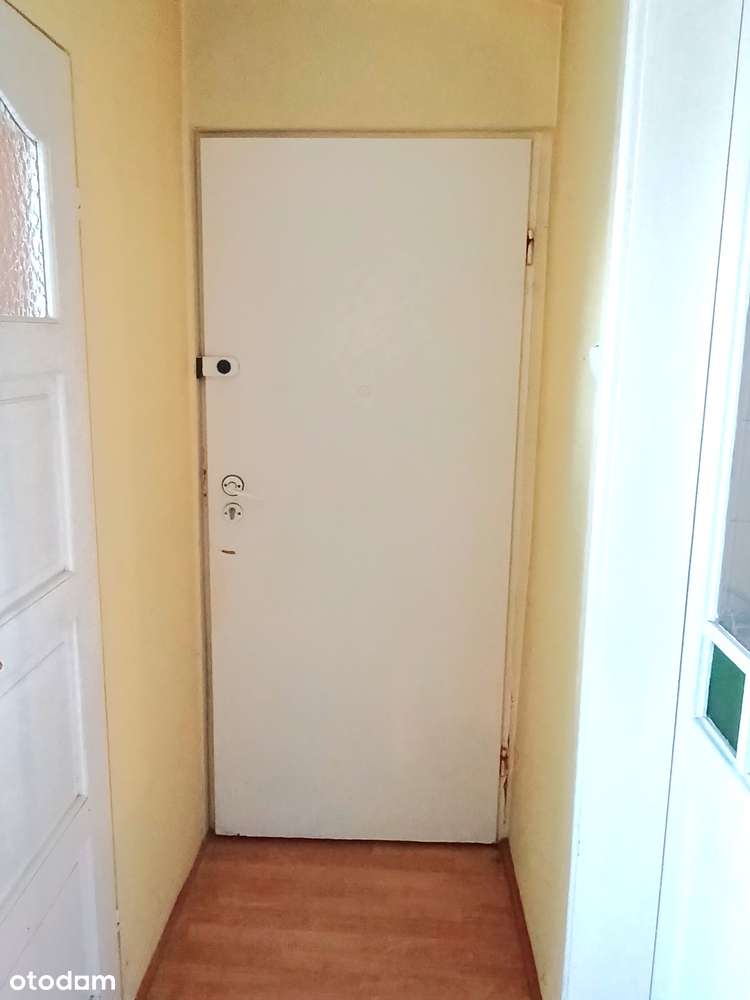 2 pokojowe mieszkanie do remontu na I piętrze + garaż ul. Jaworzyńska-10