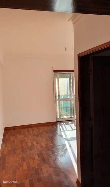 Apartamento T3 - Imóvel ocupado não disponível para visitas - Grande imagem: 4/10