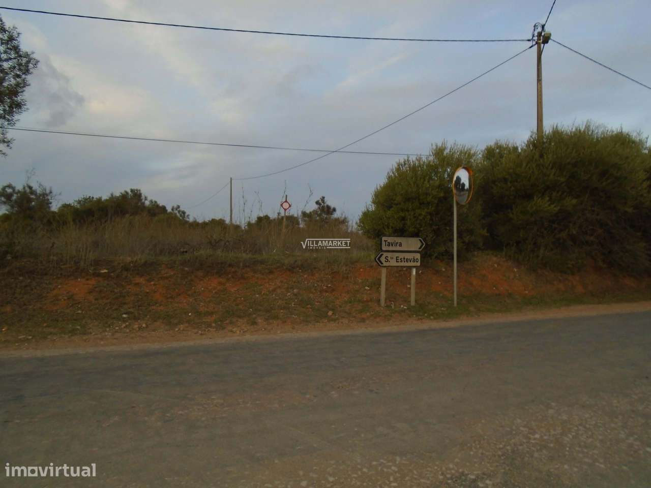 Terreno urbano com 21,8 hectares situado na ligação entre a A22 e o ce-25