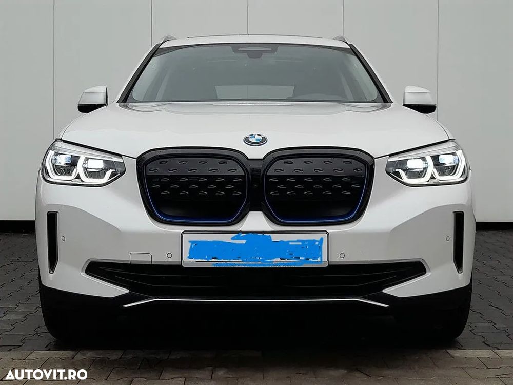 Second hand BMW iX3 - 50 400 EUR, 29 100 km - Autovit