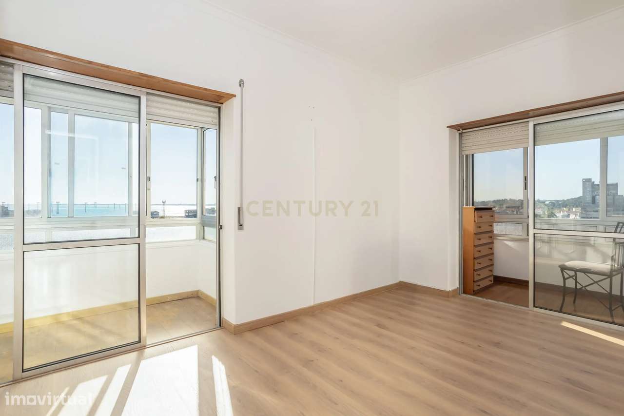 Apartamento T3 em Almada com Excelente Localização-37