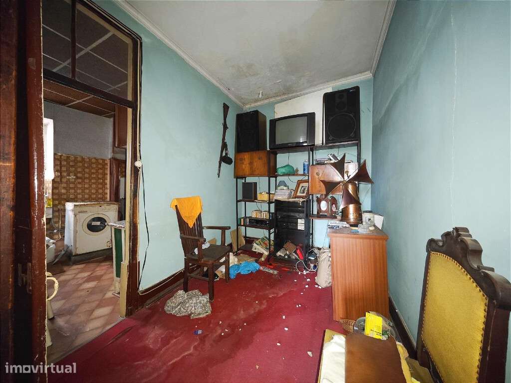 Prédio em zona da Rua da Sofia - Grande imagem: 4/6