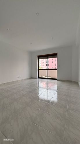 Apartamento T1 totalmente remodelado em Almada-11