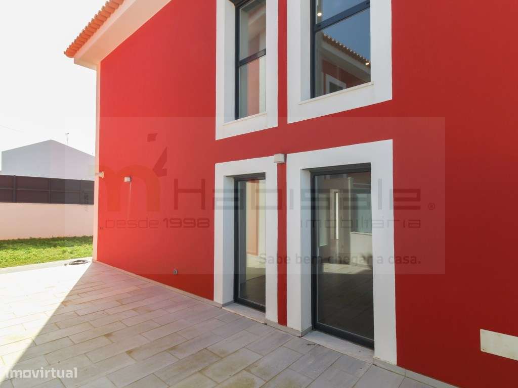 Moradia T3, situada em Areia Cascais, a curta distância da praia do...-10