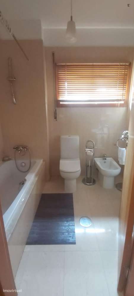 Quarto - localizado em Maia - Grande imagem: 4/5