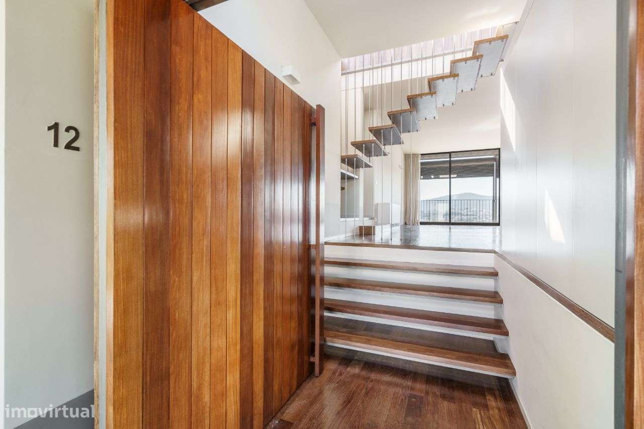 Penthouse Luxuosa com Piscina e Vistas 360º no Coração de Braga-14