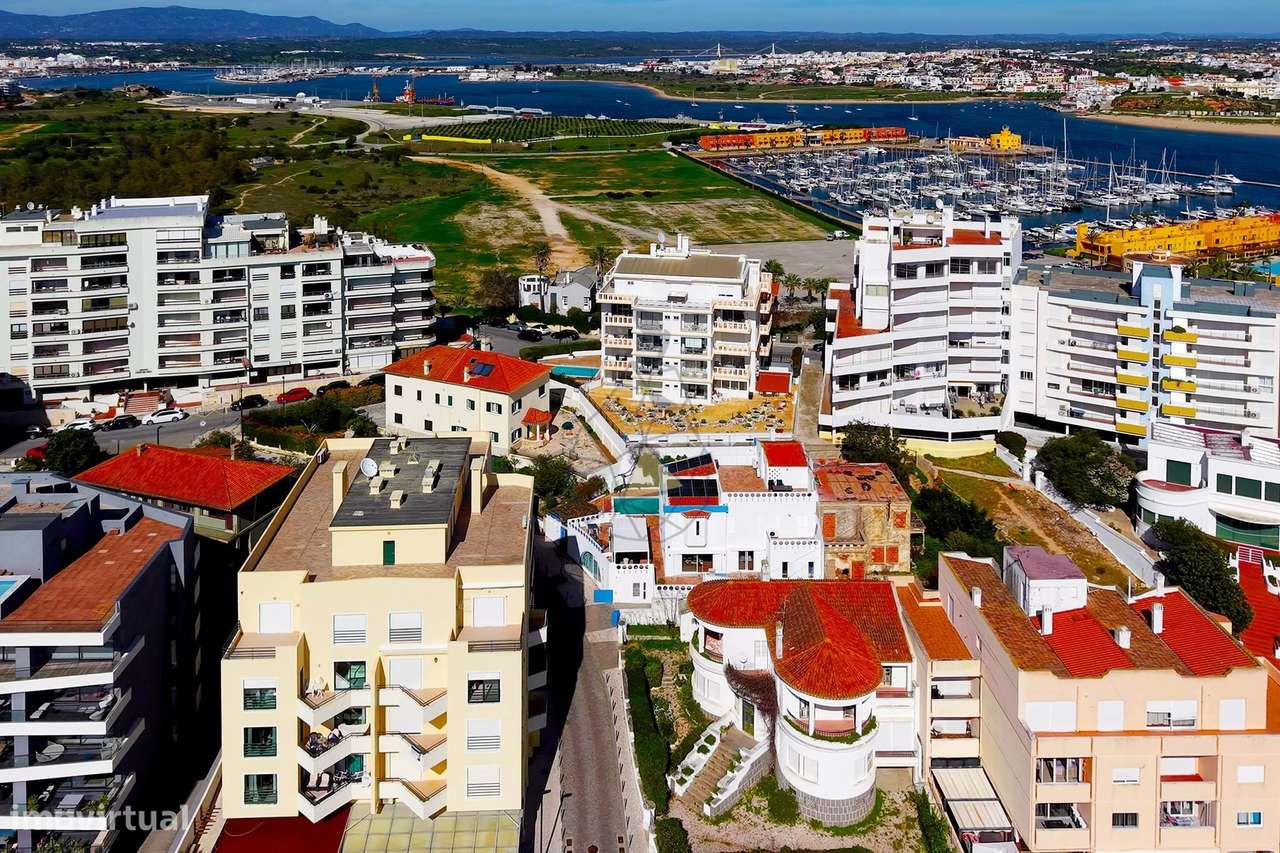 Apartamento T1  com Garagem e Piscina  no Coração da Praia da Rocha-57