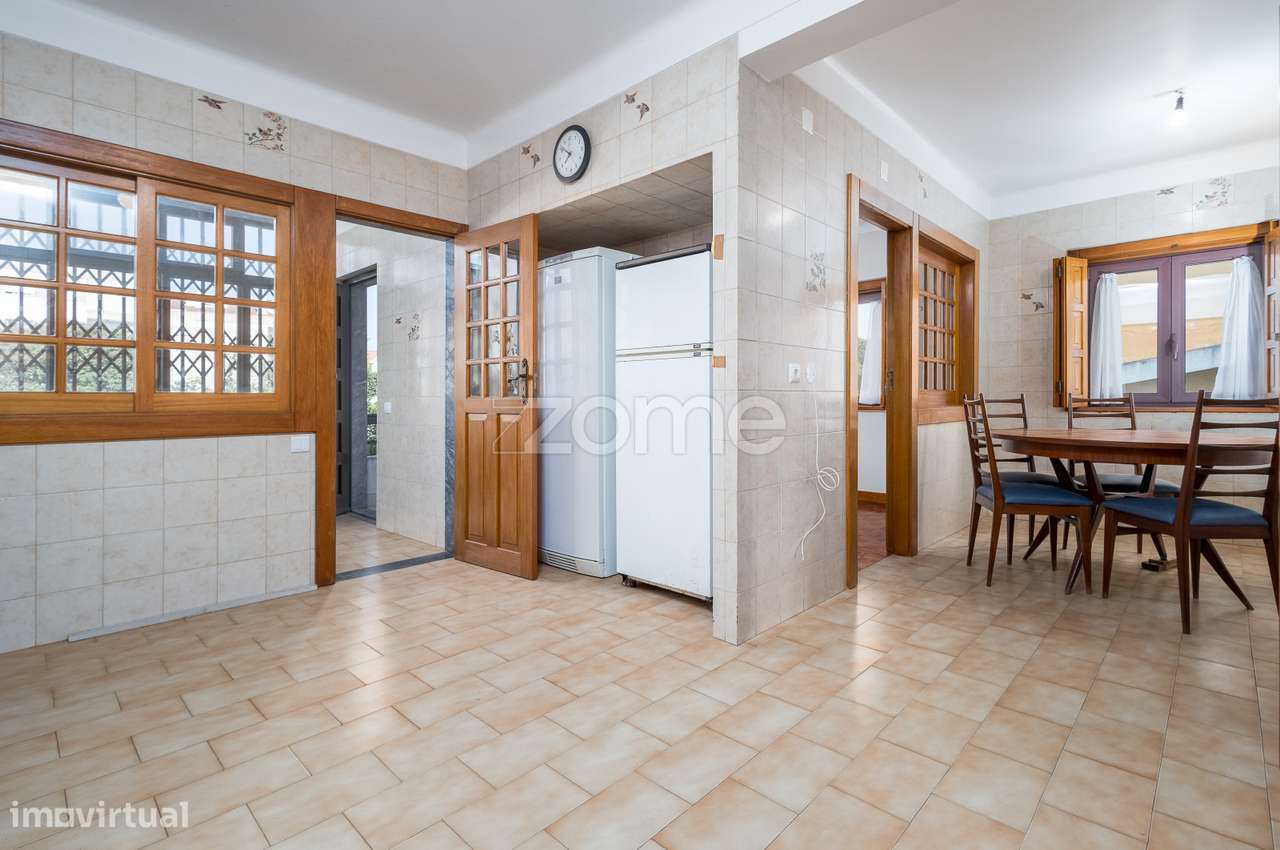 Moradia T4 (espaçosa) em Casais de Mem Martins-50