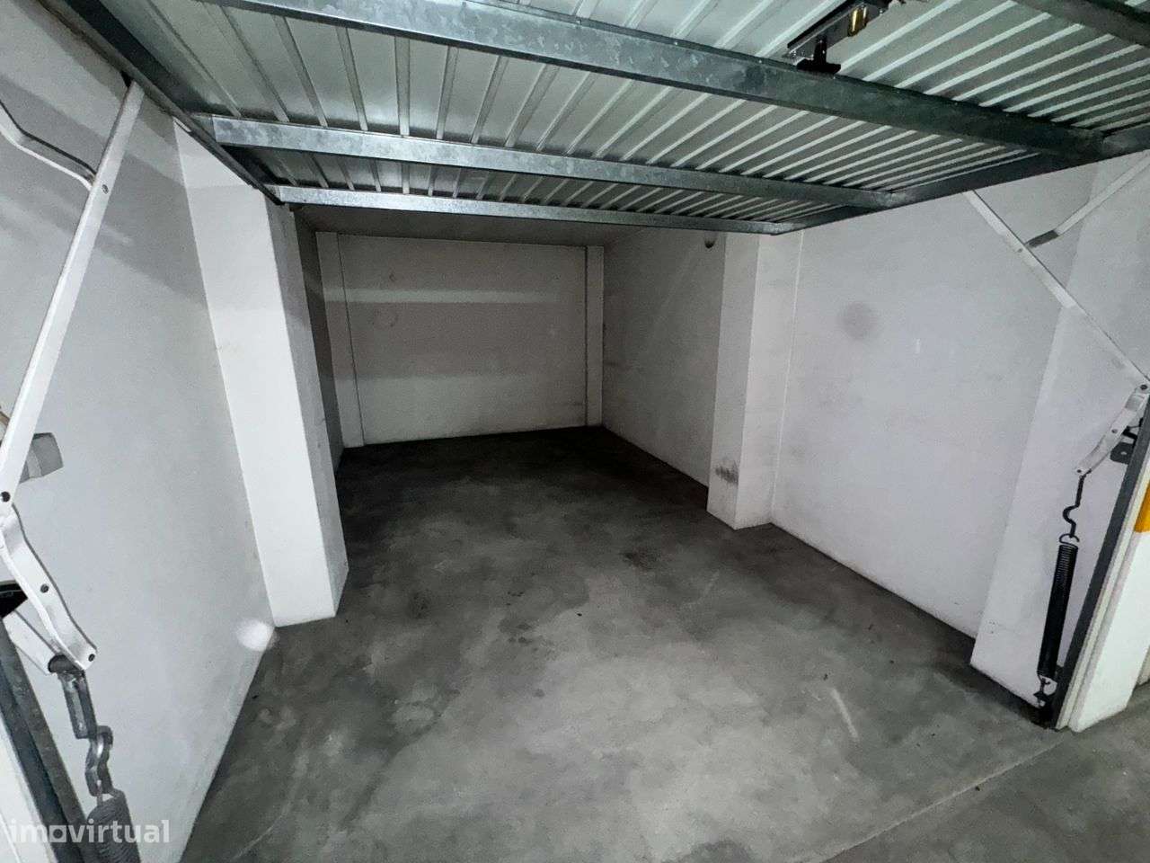 Arrenda-se Garagem Fechada – Mário Sacramento - Grande imagem: 5/7