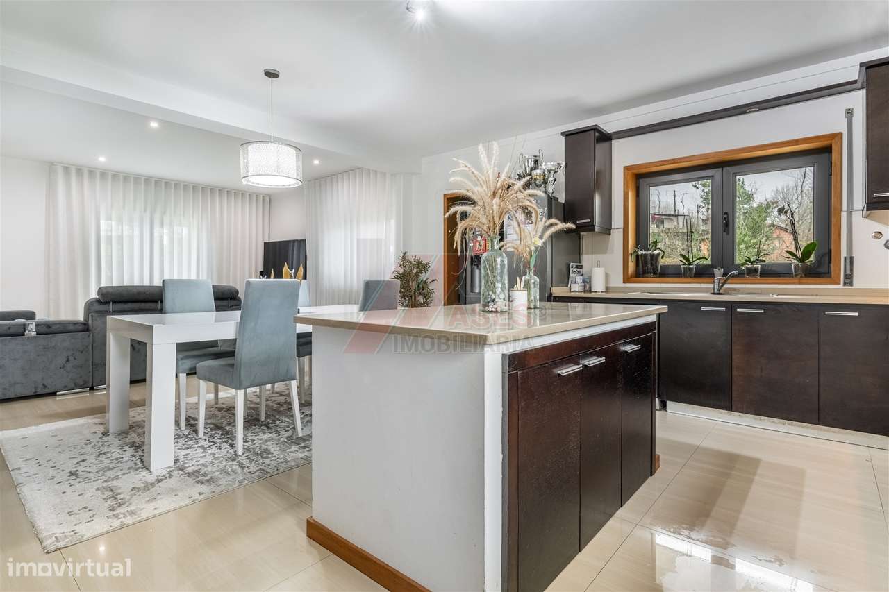 Moradia com Terreno e Espaços Amplos – 5 min de Fafe!-8