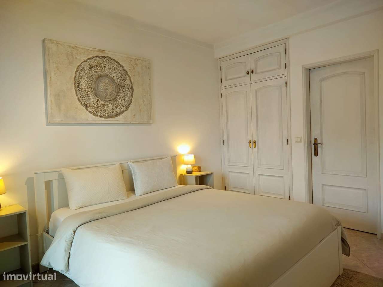 Moradia T4 de rés do chão e 1º andar com jardim, varanda e garagem - Grande imagem: 2/45