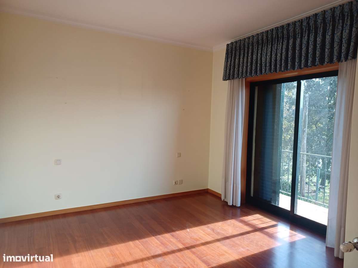 2 Casas - 2 artigos casa principal + Casinha  (Tipo T1)  em Lago-15