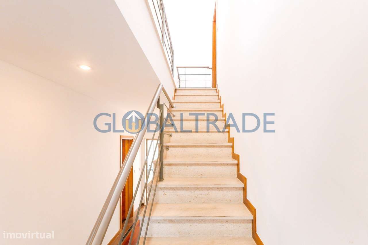 Moradia T3 com Terraço em Valbom-35