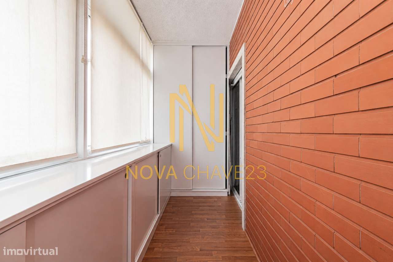 Apartamento T2 com Suíte nas Campinas Remodelado com Varanda-25