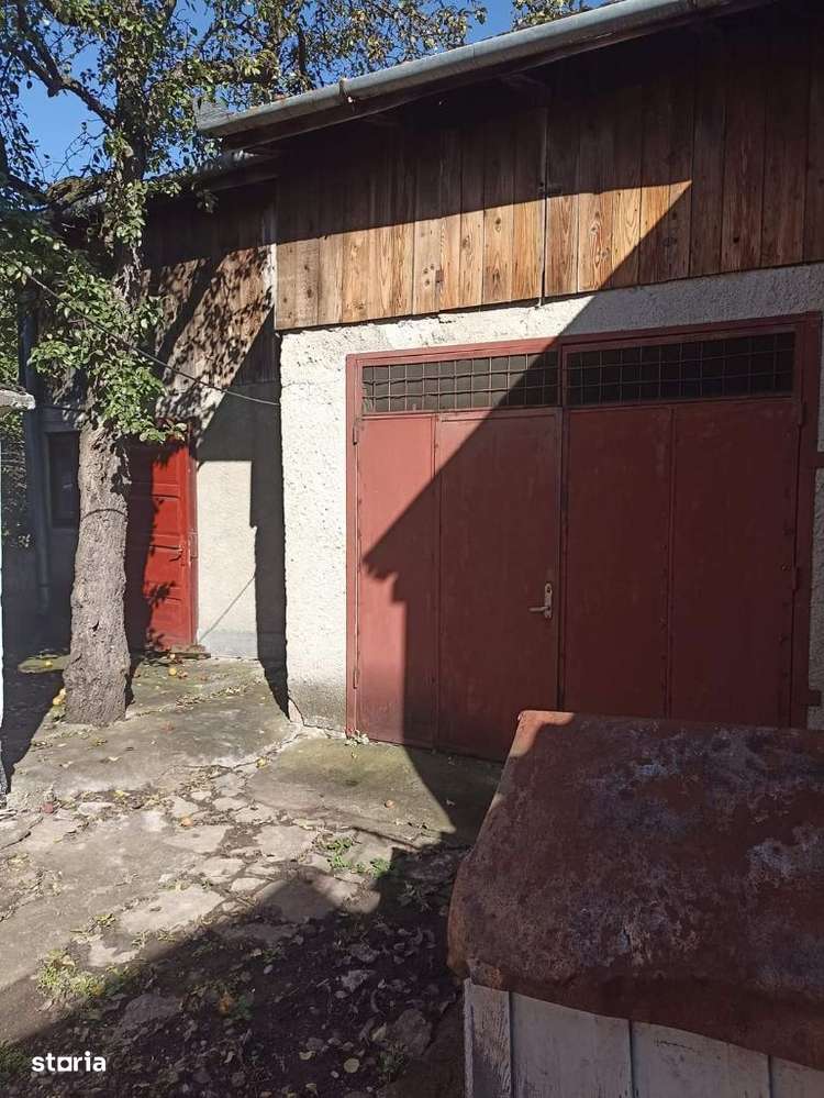 De vânzare casā particularā în rosu - Imagine principală: 4/14