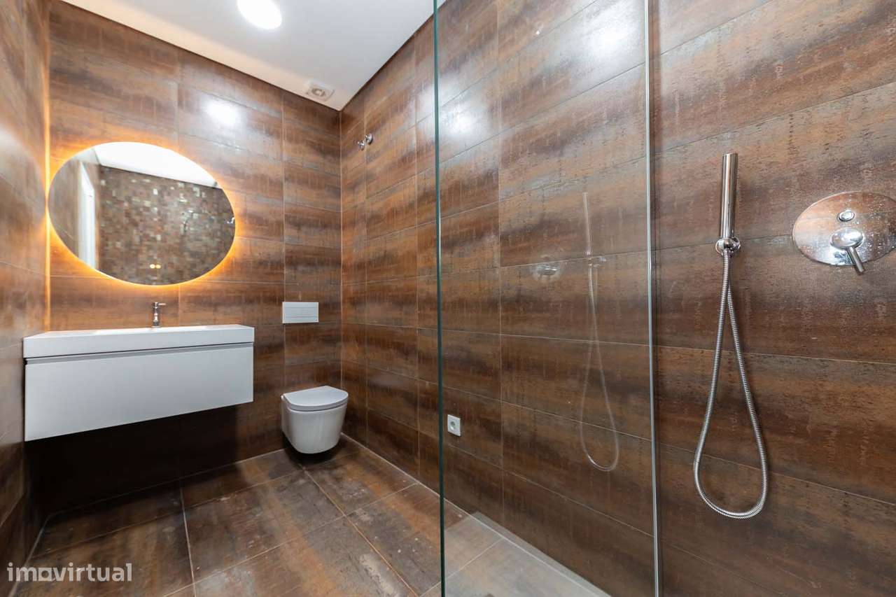 T3 NOVO – Apartamento com Espaço Exterior Único de 500 m² no Seixal-48