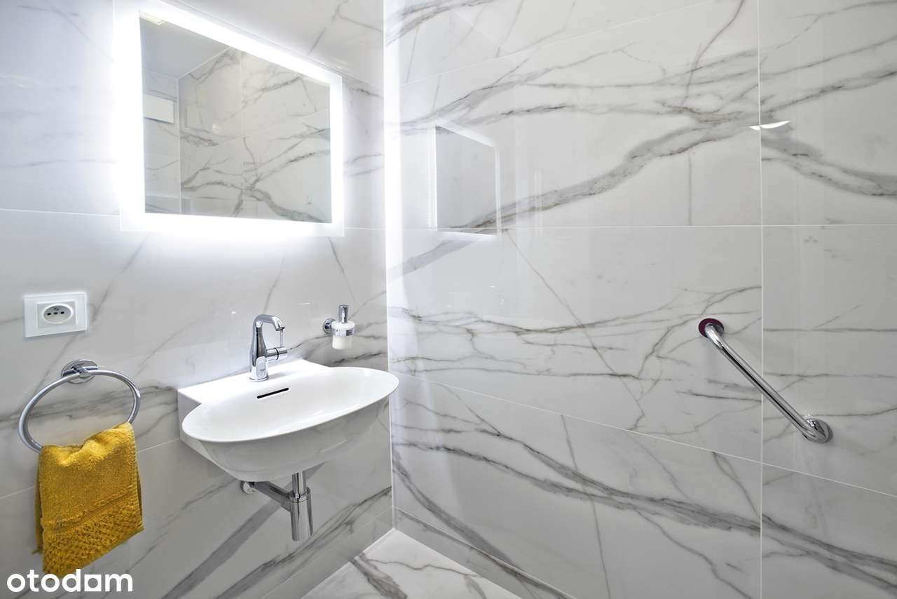 Rezydencja w Wawrze na pięknej działce-7