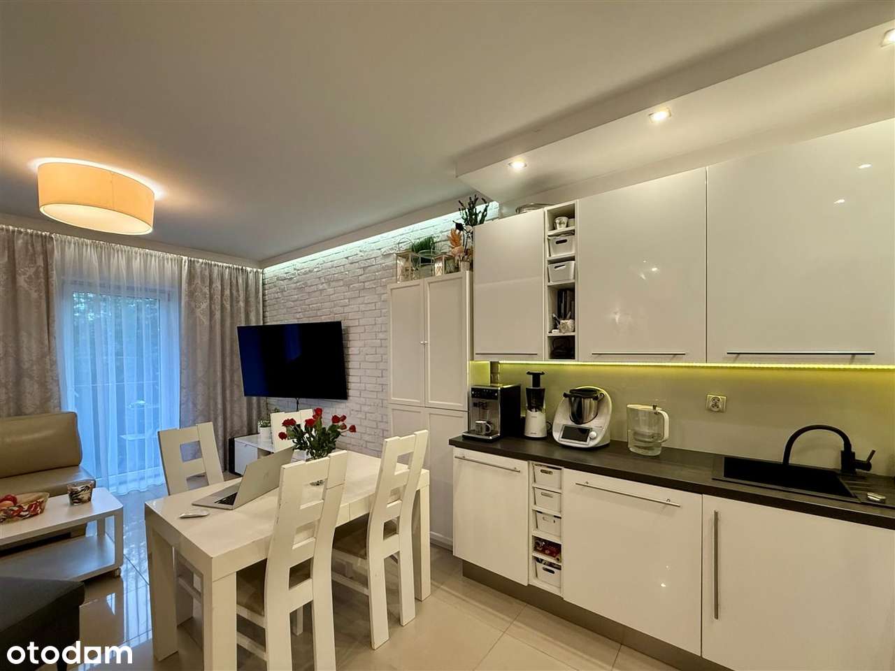 Mieszkanie 3 pokoje, garaż, 2 balkony, widok-8