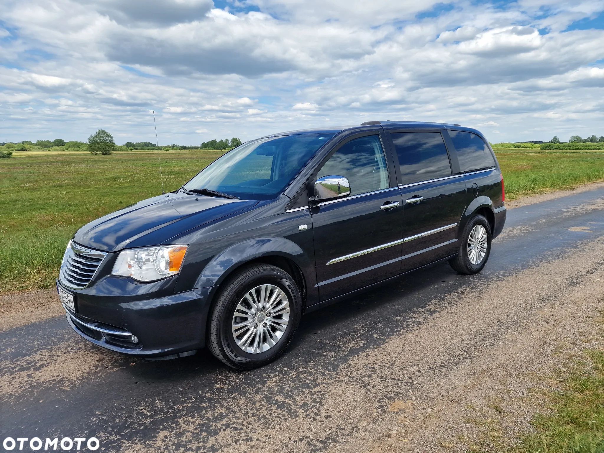 Chrysler Town & Country 3.6 Limited - 1