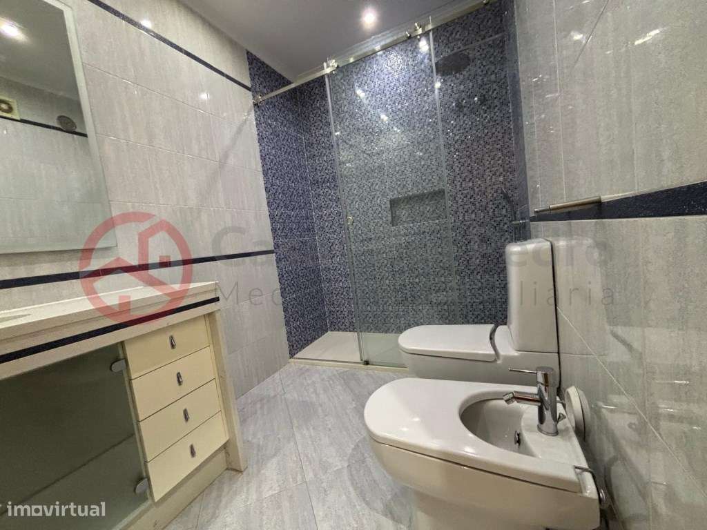 Excelente Apartamento T3, prédio com elevador, parqueamento e arrec...-22