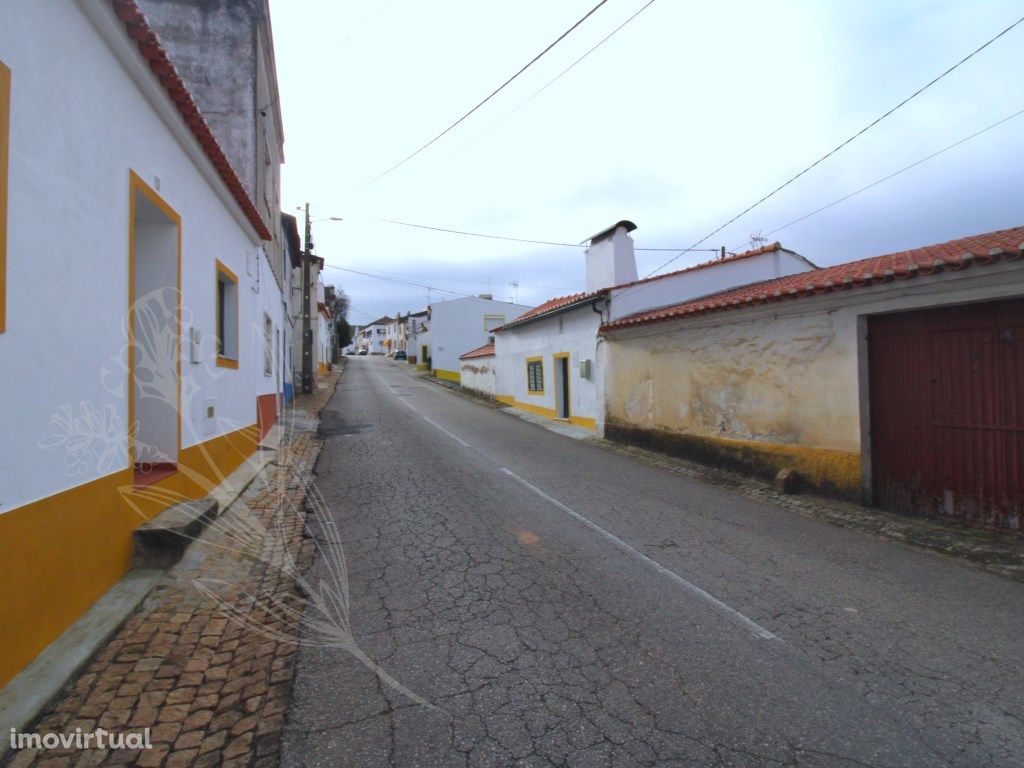 Fronteira - Rua Do Mártir - Garagem