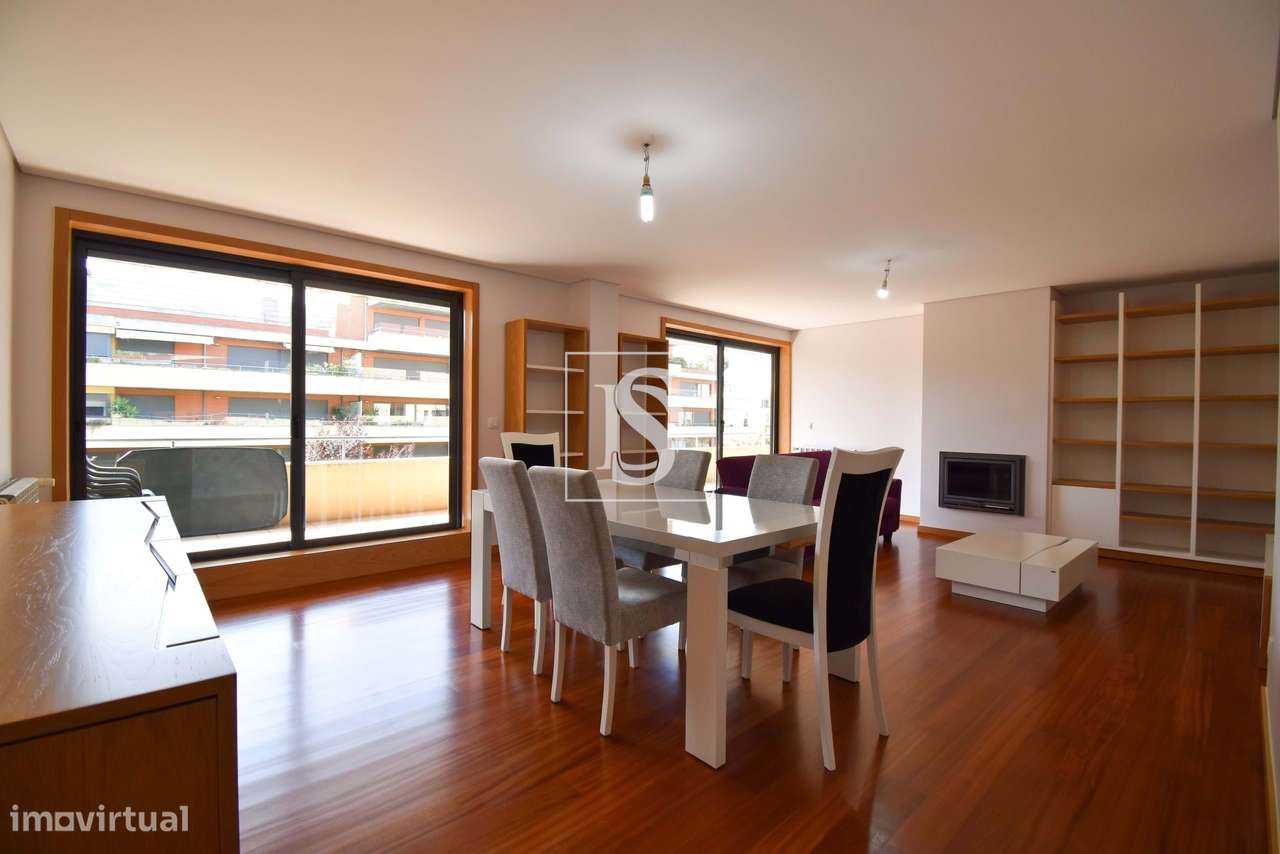 T3 como NOVO, com 3 Lugares de garagem e Arrumos, em Condomínio fechad - Grande imagem: 3/27