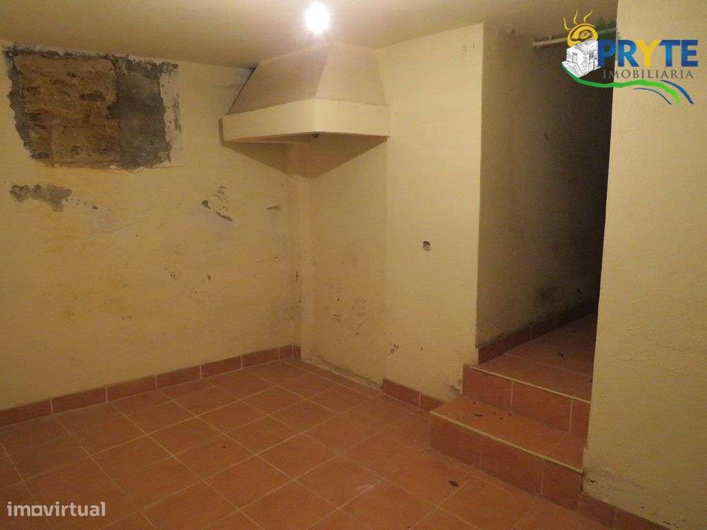 Moradia de tipologia T4 situada em Figueiró dos Vinhos-30