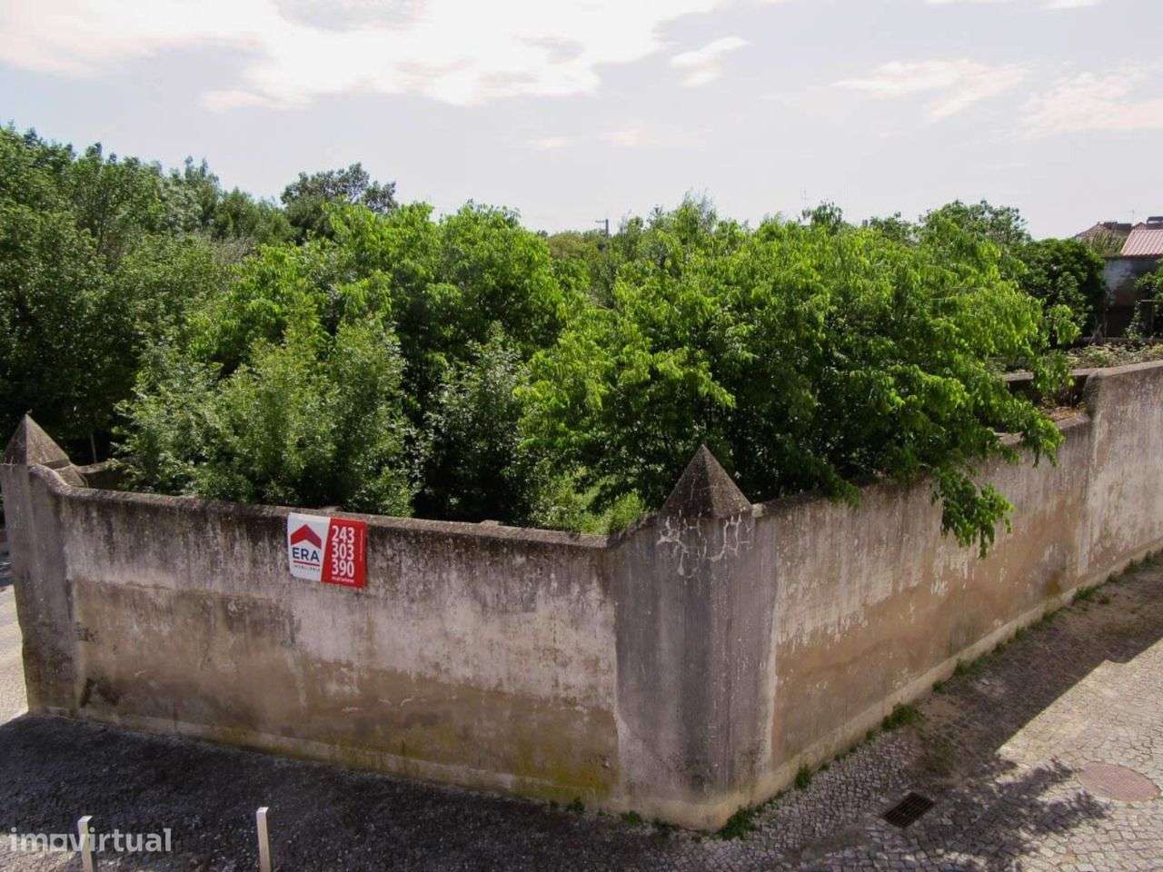 Moradia com 880 m2 de terreno - Grande imagem: 2/11