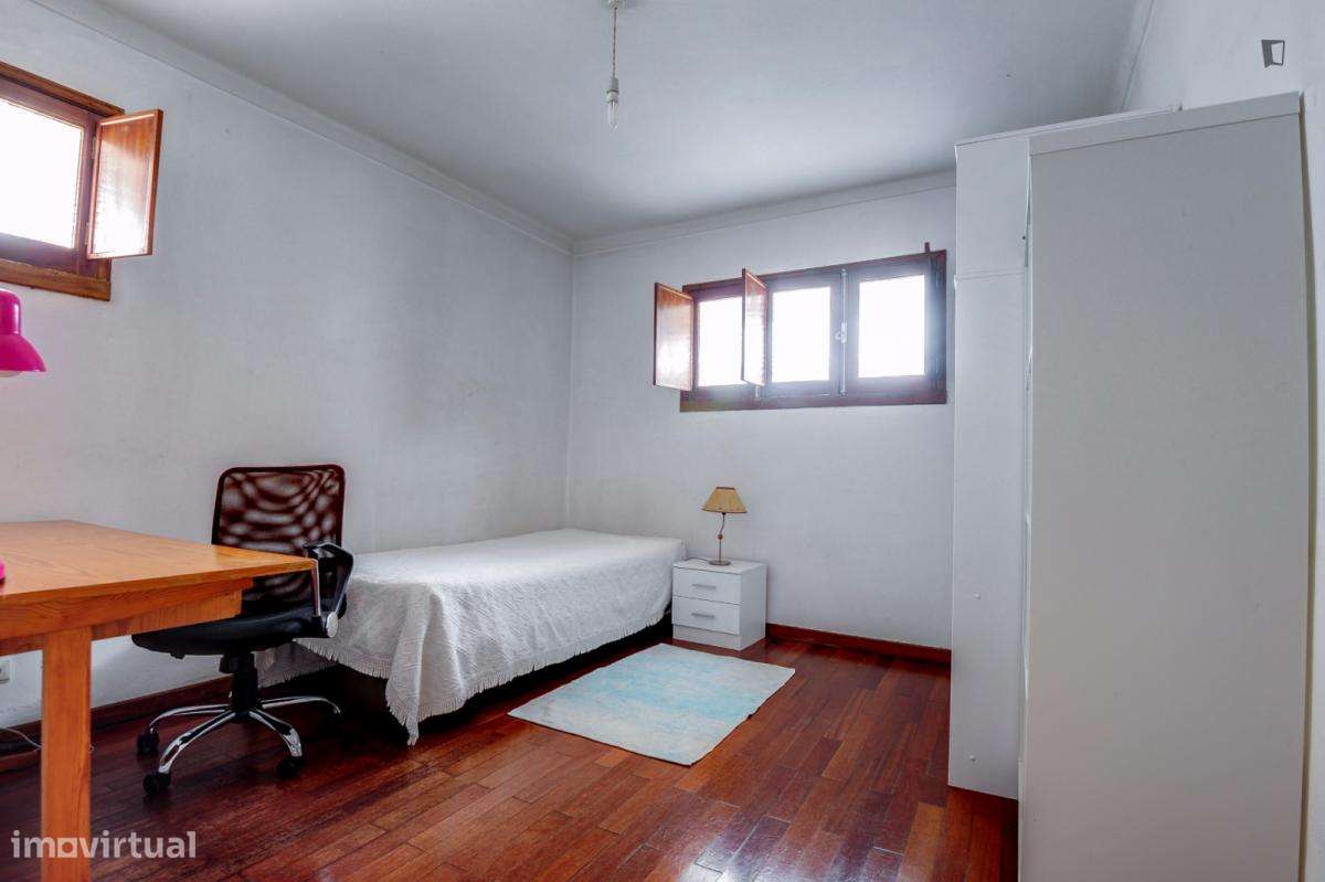 Quarto - localizado em Montes Claros Coimbra - Grande imagem: 3/6