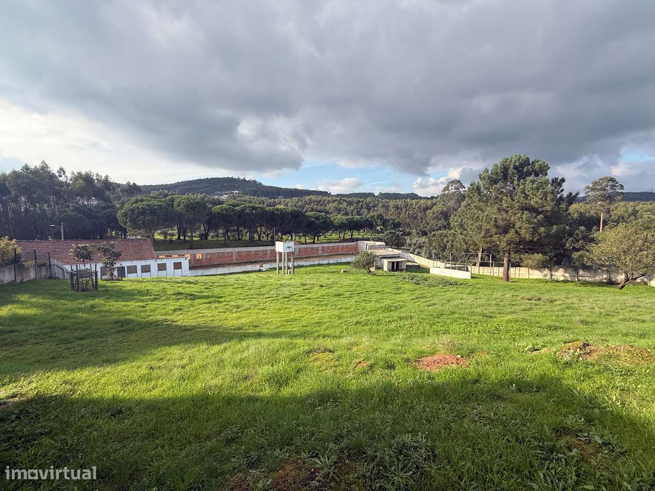 Quintinha com habitação, armazéns e terreno - Rio Maior - Grande imagem: 4/38