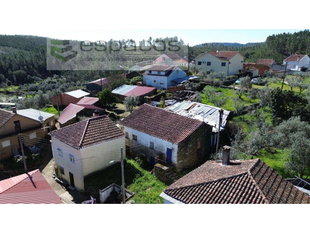 Casa antiga em pedra com quintal e anexos - Tripeiro - Grande imagem: 2/16