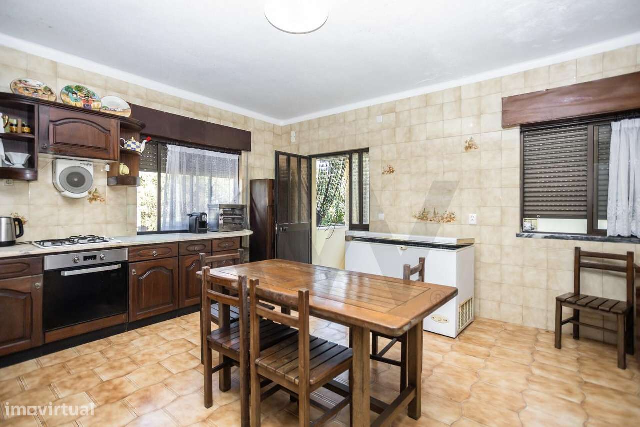 Fantástica Moradia T4 (10 Divisões) com Terreno de 869 m2 – Imenso Pot-10
