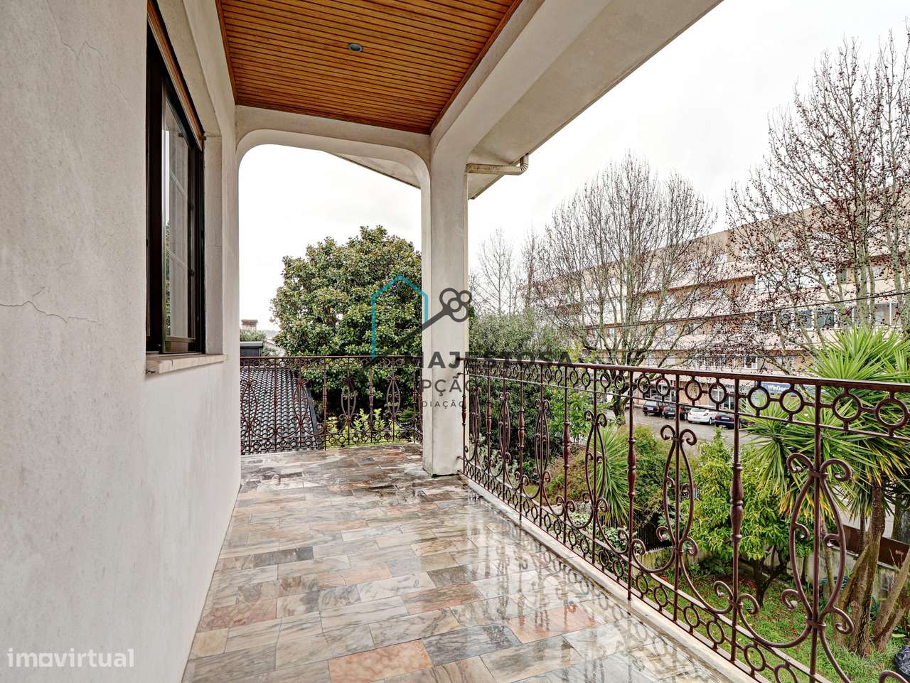 Moradia T5 com Piscina na Rua Padre Cruz, Maximinos-12