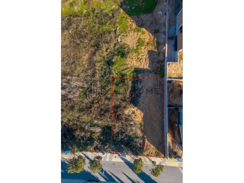 Terreno urbano de 410 m² na quinta dos Alamos - Guia-5