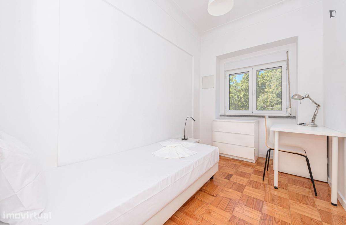 Quarto - localizado em Sete Rios Lisbon - Grande imagem: 5/7