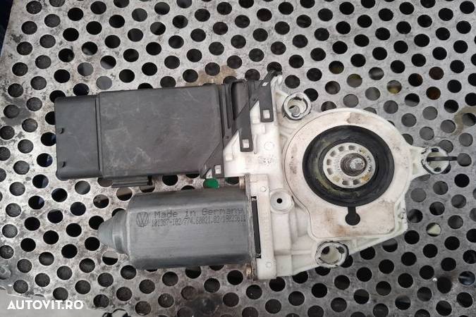 Motoras macara geam fata stanga 105467301 Volkswagen VW Golf 4  [din - 3