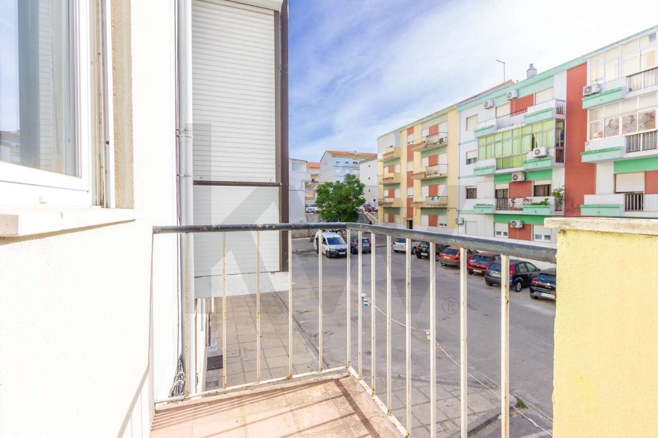 Apartamento T3 com 2 varandas junto ao Terminal dos Barcos do Barreiro-15