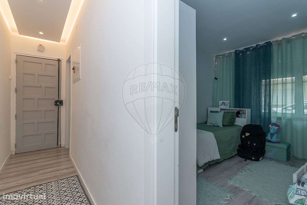 Apartamento T3 remodelado nas Paivas, com logradouro-13