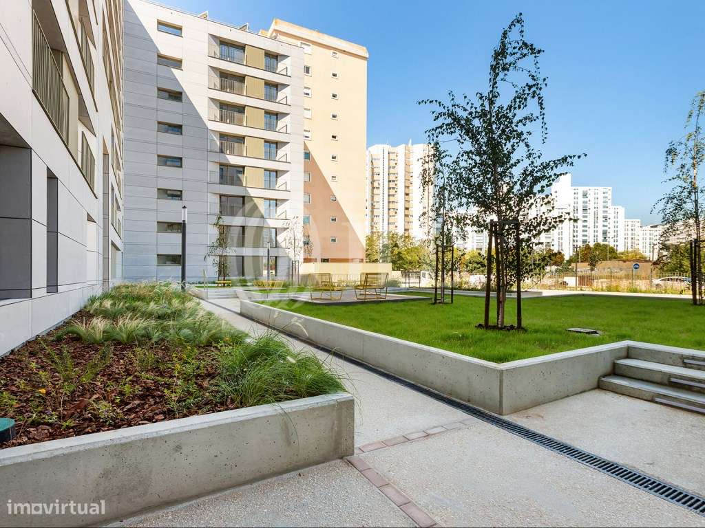 Apartamento T0+1 com varanda e estacionamento, em Lisboa-13