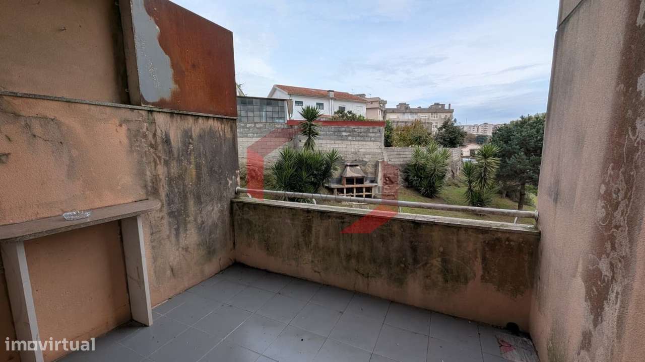 Apartamento T1+1 Valbom Centro-3