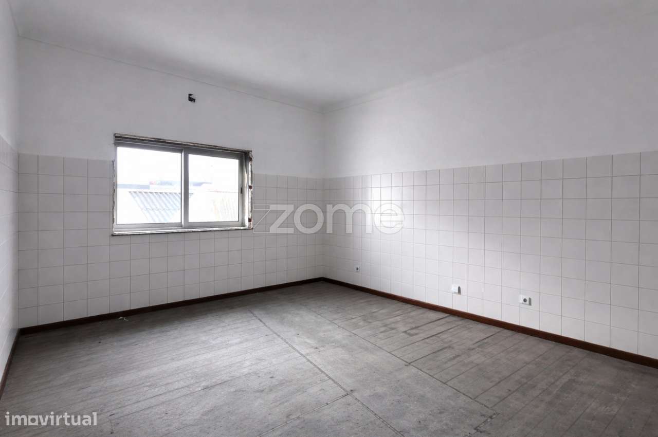 Propriedade de Grande Dimensão com Habitação e Área Industrial-18