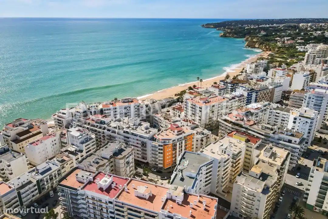 Apartamento T1 com garagem a 100m da praia