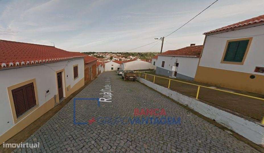 Moradia T2, de rés de chão, no centro de Sobral da Adiça - Grande imagem: 2/10