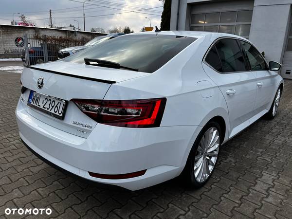 Skoda Superb 2.0 TDI 4x4 L&K DSG - 3